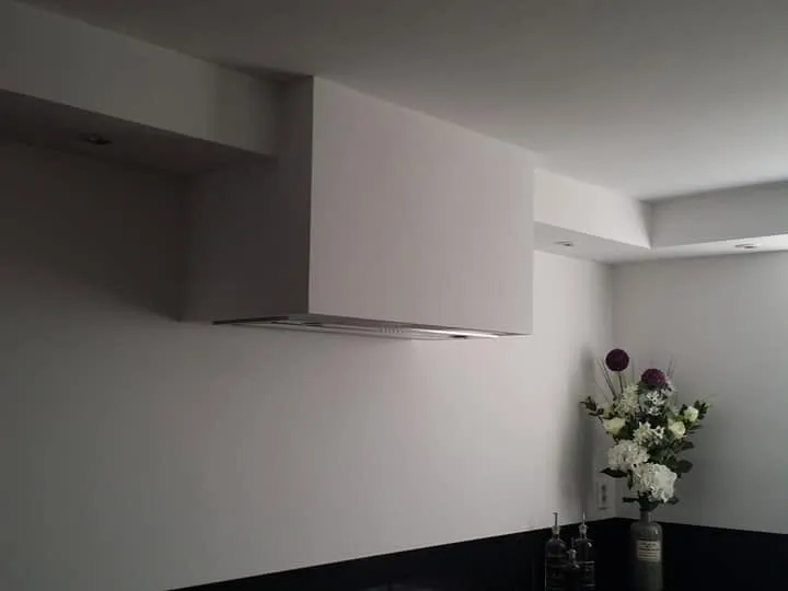 Keuken met kastenwand, na