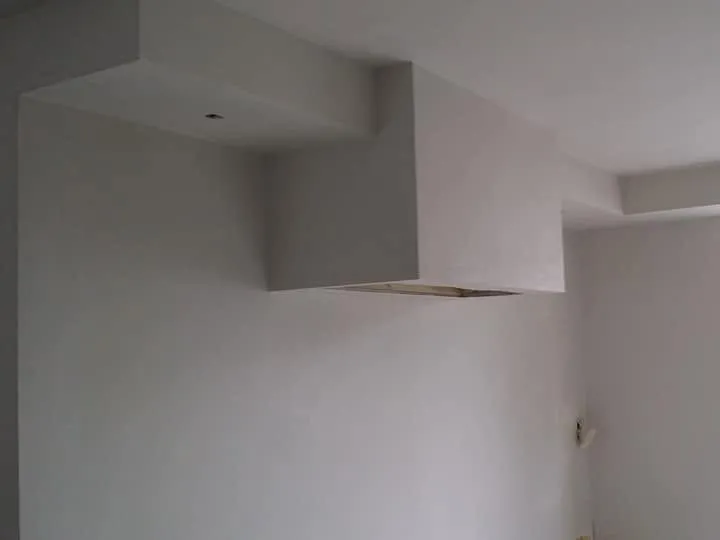 Keuken met kastenwand, voor