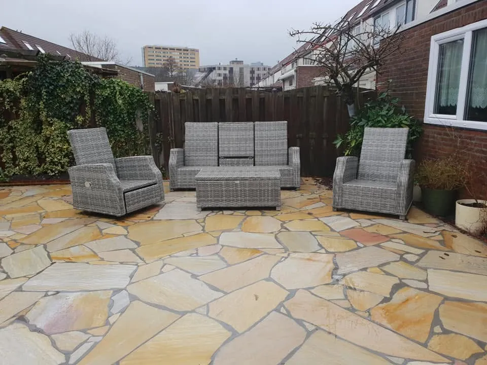 Tuin met flagstone-terras